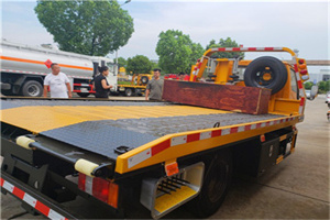 东辽附近拖车电话号码服务